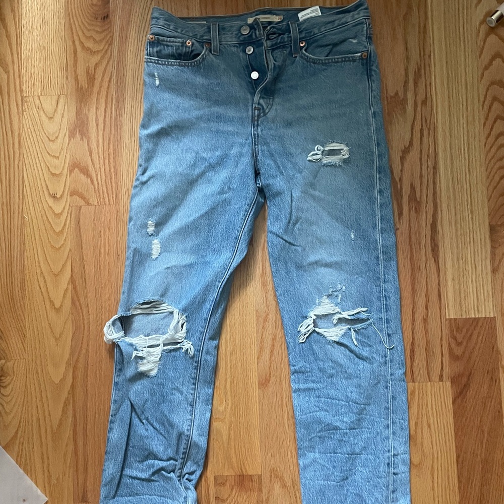 Levis wedgie jeans ripped